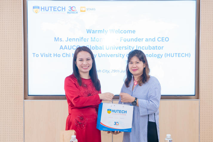 HUTECH strengthens international cooperation and develops the ASEAN–Canada education ecosystem 51