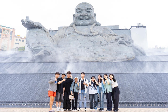 Theo chân sinh viên HUTECH và Tongmyong khám phá “Đất Thánh” Tây Ninh 26