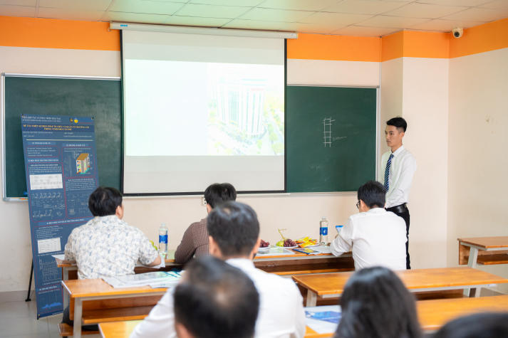 Học viên ngành Quản lý xây dựng chương trình đào tạo từ xa thể hiện bản lĩnh tại buổi bảo vệ đồ án tốt nghiệp 75