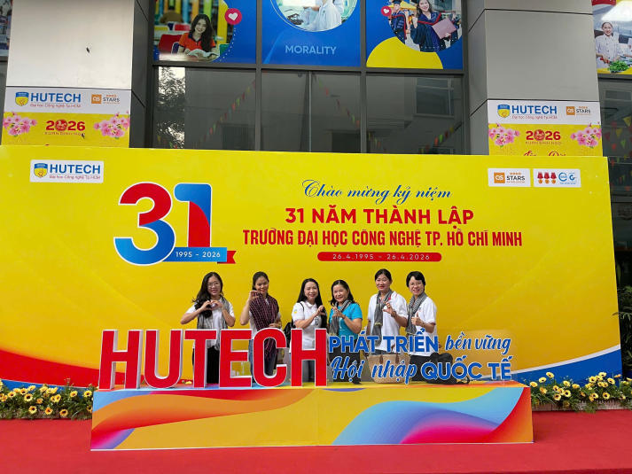 Theo dấu chân lịch sử, bồi đắp trách nhiệm cống hiến cùng Đảng viên Chi bộ 7 HUTECH 9