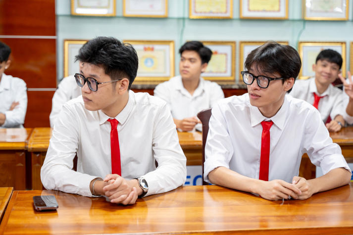 Trang bị kỹ năng làm việc trong môi trường VUCAH và đa văn hóa cho sinh viên HUTECH 61