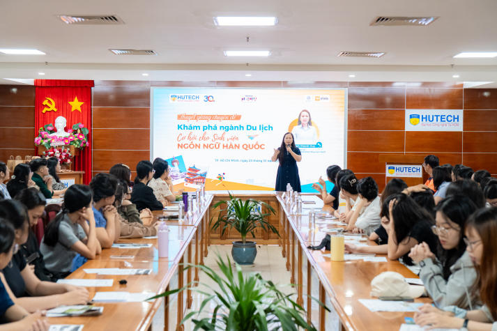 Sinh viên Khoa Hàn Quốc học khám phá cơ hội nghề nghiệp du lịch cùng đại diện Selectum Noa Cam Ranh 31