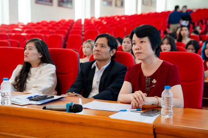 Sinh viên Quan hệ công chúng trình làng các video phóng sự và tỏa sáng tại Đêm tiệc "Dạ Huyền" 69