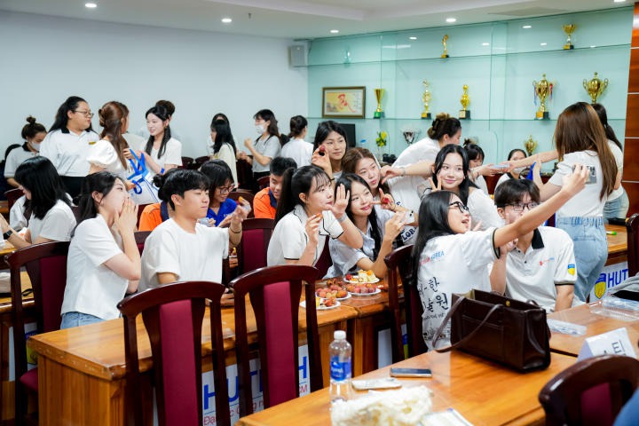 Sinh viên Viện Công nghệ Việt - Hàn giao lưu văn hóa cùng sinh viên Đại học KeiMyung 96