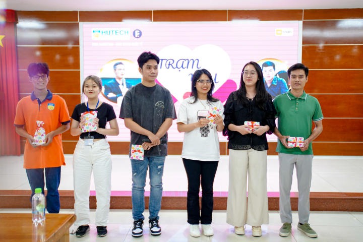 Ý nghĩa ngày Valentine với Talkshow “ Trạm yêu” của Khoa Marketing - Kinh doanh quốc tế 82