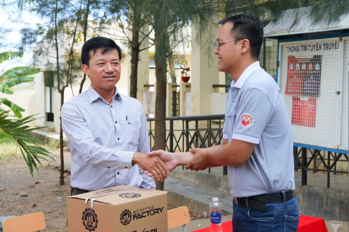 CLB Tình nguyện cộng đồng (CVC) HUTECH mang “Xuân yêu thương” đến các em học sinh tỉnh Bình Thuận 62