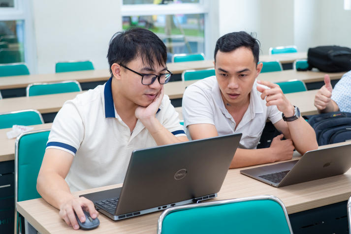 Giảng viên Viện Kỹ thuật HUTECH nâng cao năng lực chuyển đổi số qua tập huấn thiết kế ứng dụng kỹ thuật 57