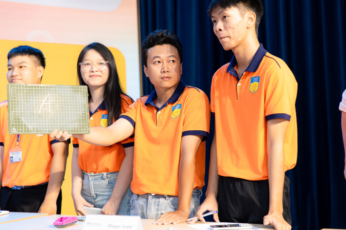 Tranh tài thống kê và kinh tế lượng, sinh viên Khoa Quản trị kinh doanh tìm lời giải kinh doanh 24