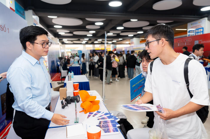 Gần 180 doanh nghiệp lớn quy tụ, loạt vị trí việc làm “hot” rộng mở tại HUTECH Job Fair 2026 33