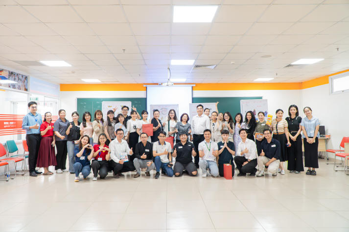 Khép lại chuỗi tập huấn dành cho Cán bộ - Giảng viên - Nhân viên HUTECH bằng hoạt động thiết kế poster ấn tượng 170