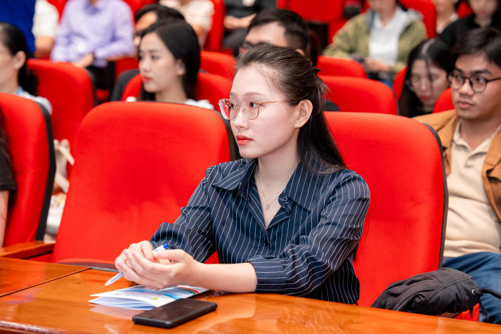HUTECH long trọng tổ chức Lễ khai giảng chương trình đào tạo Tiến sĩ và Thạc sĩ khóa 2025 - đợt 1: Khởi đầu hành trình chinh phục tri thức 87