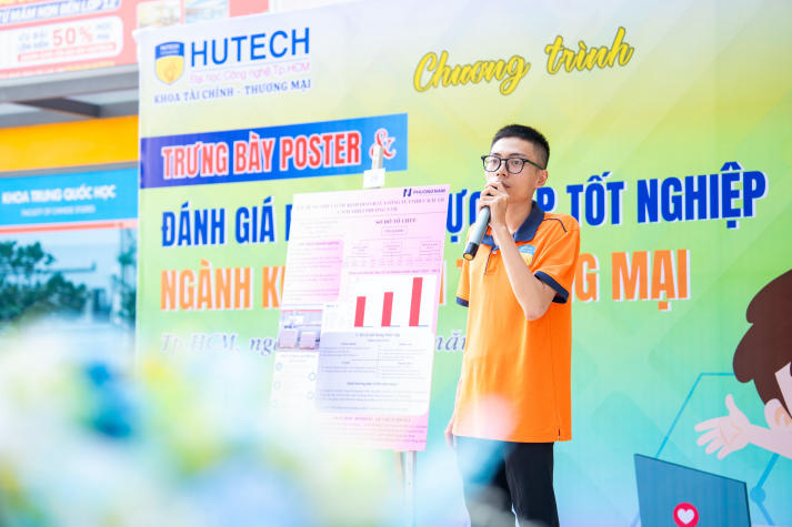 Sáng tạo từ trải nghiệm thực tế: Sinh viên ngành Kinh doanh thương mại báo cáo thực tập bằng poster 82