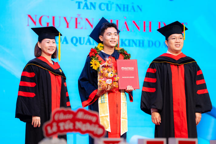 549 tân khoa HUTECH khép lại giảng đường bằng những câu chuyện rất riêng 131