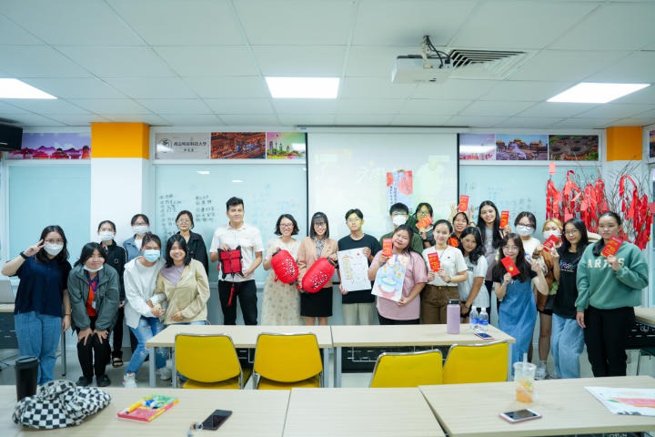 Sinh viên Khoa Trung Quốc học hào hứng tìm hiểu về ngày Tết Nguyên tiêu của Trung Quốc 82