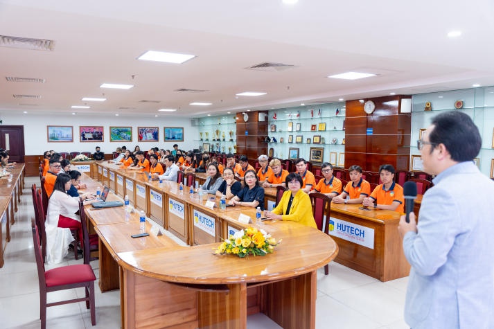 Sinh viên Khoa Quản trị kinh doanh HUTECH mở rộng hiểu biết về công việc và cuộc sống cùng chuyên gia 54