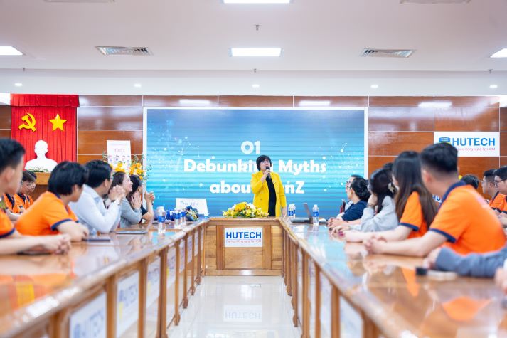 Sinh viên Khoa Quản trị kinh doanh HUTECH mở rộng hiểu biết về công việc và cuộc sống cùng chuyên gia 83