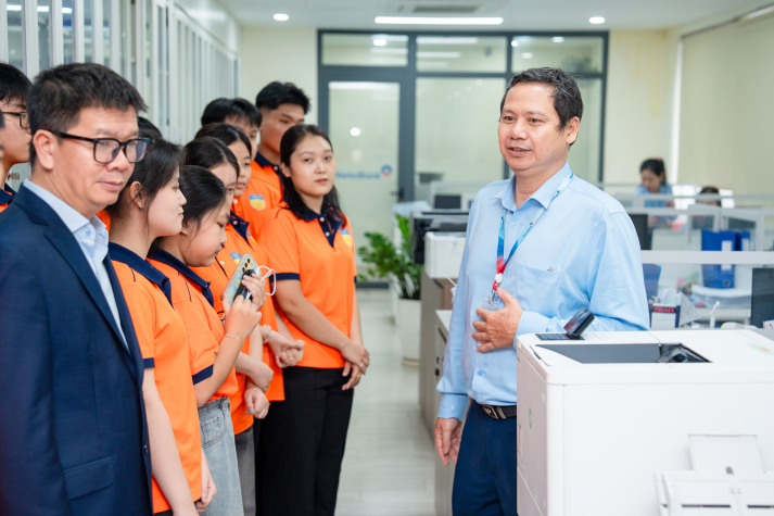 7 phòng nghiệp vụ VietinBank mở rộng góc nhìn nghề ngân hàng cho sinh viên Tài chính - Thương mại 47