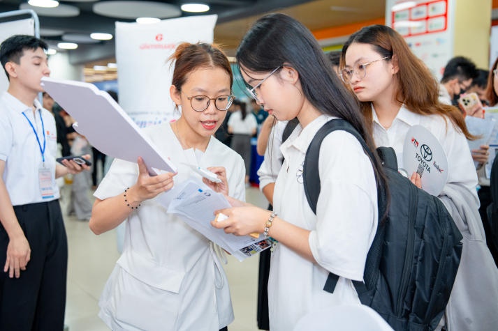 [Video] Sinh viên HUTECH săn hơn 1.500 đầu việc hấp dẫn tại Japan Job Fair 2024 86