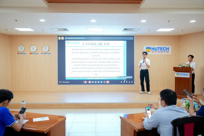 Sinh viên Khoa Công nghệ thông tin thể hiện tài năng thiết kế Website 71