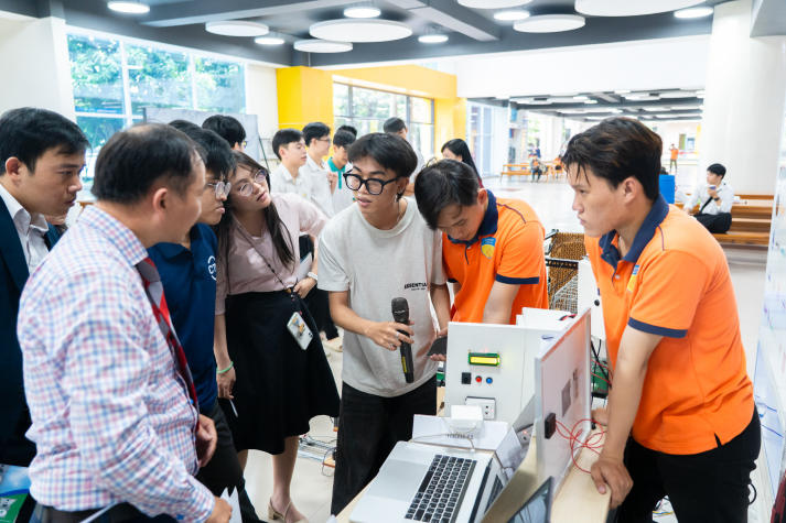 Viện Kỹ thuật dựng “đấu trường” AI và IoT, hội tụ loạt giải pháp công nghệ đột phá của sinh viên liên trường 74