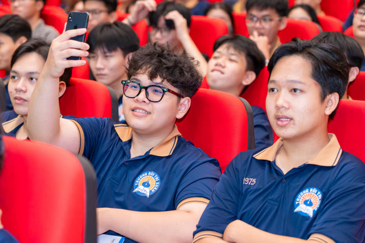 HUTECH đón đoàn học sinh trường TH-THCS-THPT Bùi Thị Xuân (Đồng Nai) tham quan, trải nghiệm môi trường đại học 103