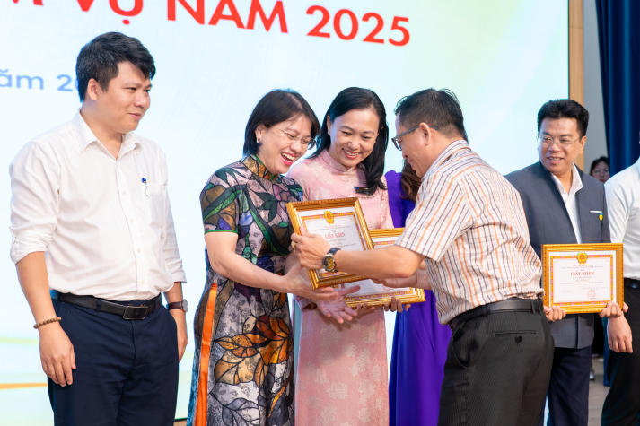 HUTECH tổng kết công tác xây dựng Đảng năm 2025 và triển khai nhiệm vụ năm 2026 74