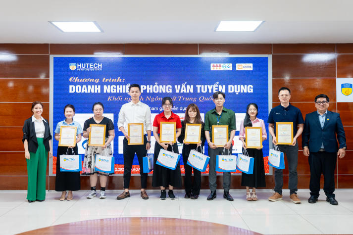 Sinh viên Khoa Trung Quốc học tham gia phỏng vấn trực tiếp cùng nhà tuyển dụng 54