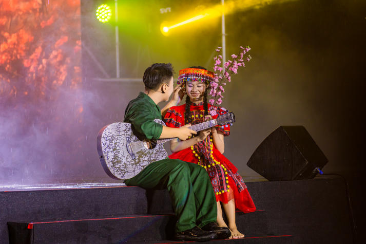 [Video] Âm vang Quốc kỳ: Sinh viên năm 2 Quản trị sự kiện tổ chức concert quy mô, chạm đến trái tim khán giả 44