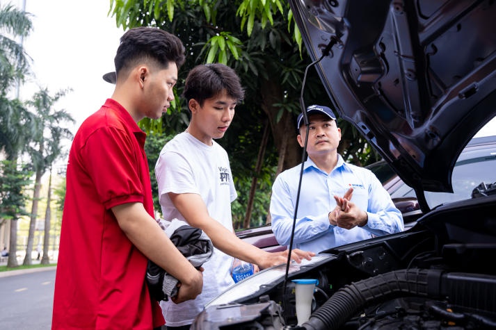 [Video] HUTECH nhận tài trợ xe máy thực hành và ký kết hợp tác cùng Công ty TNHH Việt Nam Suzuki 180