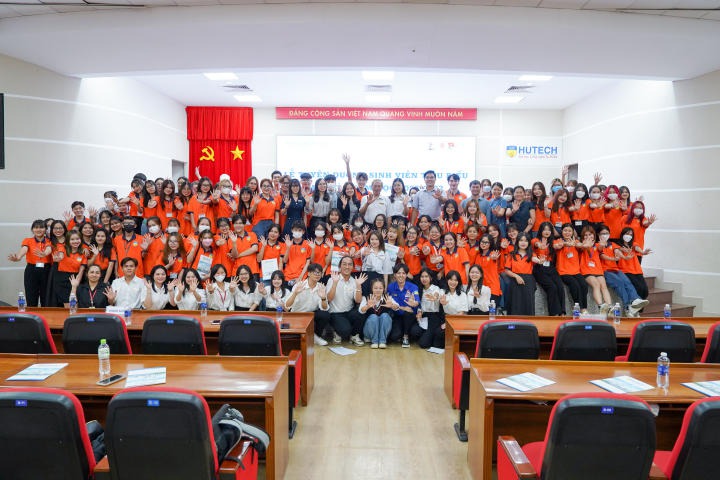 Gần 200 sinh viên Khoa Trung Quốc học được khen thưởng “Sinh viên tiêu biểu trong học kỳ I Năm học 2022 - 2023” 79