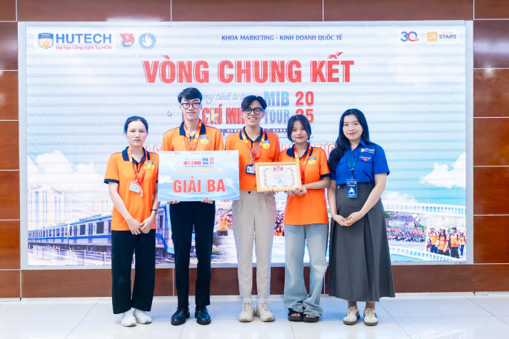 Hành trình lan tỏa ánh sáng tư tưởng Hồ Chí Minh của sinh viên Khoa Marketing - Kinh doanh quốc tế 150