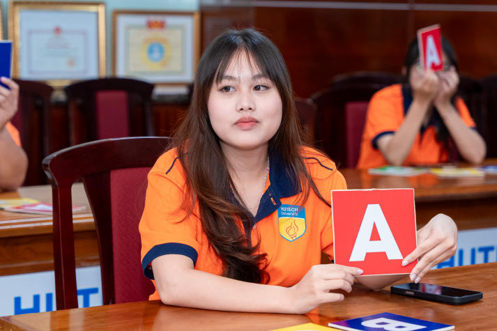 HUTECH-ers so tài kiến thức tại Chung kết “Rung chuông vàng” 32