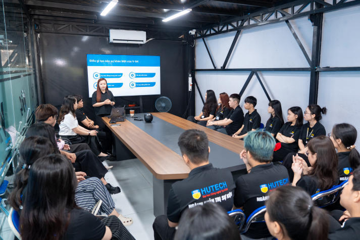 Sinh viên Quản trị sự kiện “đột nhập” hậu trường sản xuất tại Công ty TNHH TM&DV V-94 24