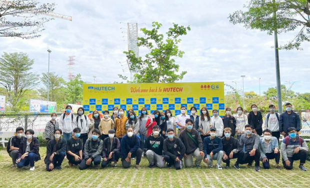 "Tân binh" Viện Khoa học Ứng dụng HUTECH khám phá Viện Công nghệ cao và Trung tâm Thực hành thí nghiệm 14