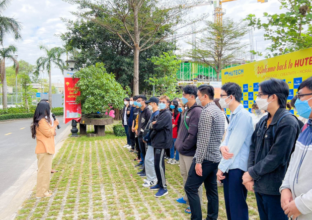 "Tân binh" Viện Khoa học Ứng dụng HUTECH khám phá Viện Công nghệ cao và Trung tâm Thực hành thí nghiệm 11