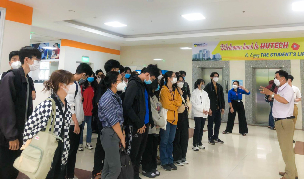 "Tân binh" Viện Khoa học Ứng dụng HUTECH khám phá Viện Công nghệ cao và Trung tâm Thực hành thí nghiệm 26