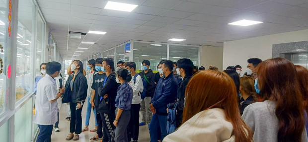 "Tân binh" Viện Khoa học Ứng dụng HUTECH khám phá Viện Công nghệ cao và Trung tâm Thực hành thí nghiệm 35