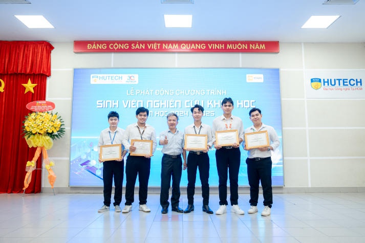 HUTECH phát động Phong trào sinh viên nghiên cứu khoa học năm học 2024-2025 99