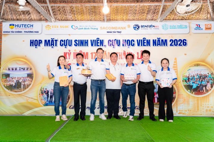 [Ảnh] Khoa Tài chính - Thương mại kỷ niệm 17 năm thành lập, nối dài hành trình “Kết nối yêu thương” 90