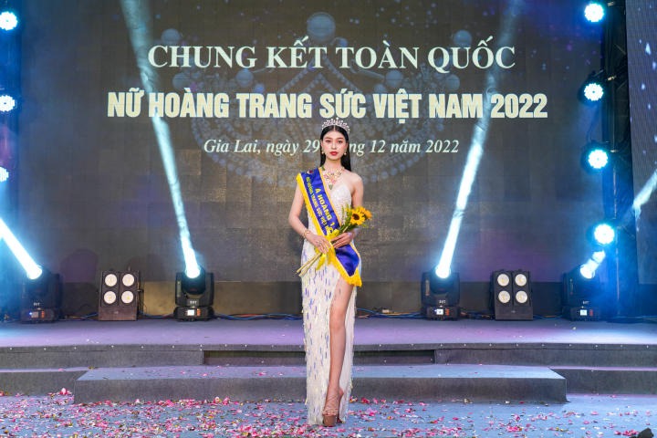 Sinh viên Phạm Thị Ngọc Trang đăng quang ngôi vị Á hoàng 1 “Nữ hoàng Trang sức Việt Nam 2022” 80
