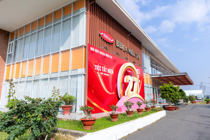 Sinh viên Công nghệ thực phẩm khám phá "bí mật" bánh bông lan Hura tại Nhà máy Bibica Miền Tây 51