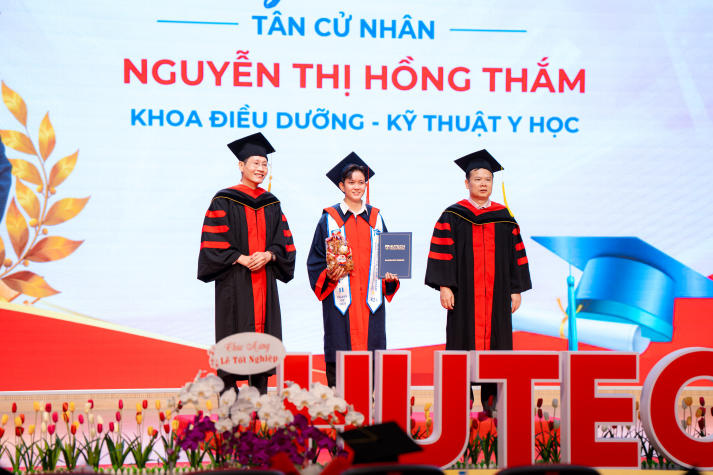 Ngày tốt nghiệp: Tân khoa HUTECH vững vàng bước vào “đại lộ thành công” 84