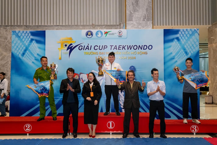 Đoàn vận động viên CLB Taekwondo HUTECH gặt “mưa” huy chương tại Giải đấu “Cup Taekwondo Trường Đại học Văn Hiến mở rộng lần thứ 8” 156