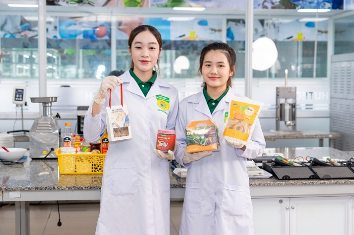 [Video] [HUTECH 30 năm] Một hành trình kiến tạo bản sắc - hội nhập - vươn tầm quốc tế 67
