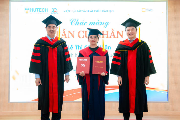[Video] Tân Cử nhân ngành Ngôn ngữ Anh hệ Đào tạo từ xa HUTECH rạng ngời trong ngày vui tốt nghiệp 56
