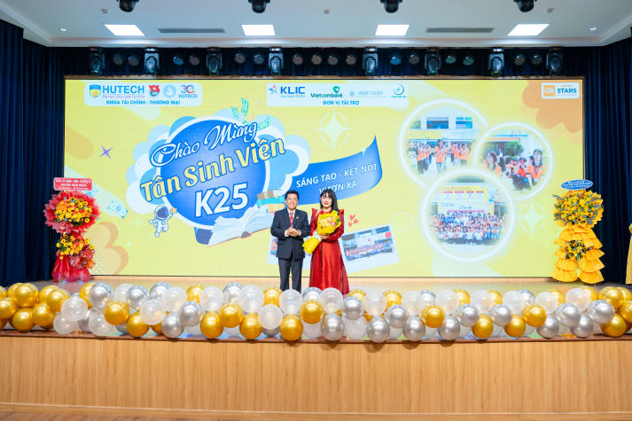 Tân sinh viên Khoa Tài chính - Thương mại khởi đầu hành trình “Sáng tạo - Kết nối - Vươn xa” tại HUTECH 72