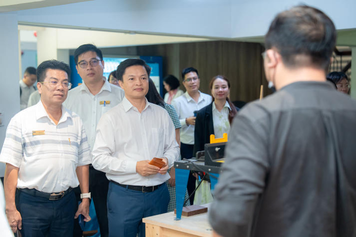 HUTECH làm việc với UEH, trao đổi kinh nghiệm phát triển bền vững trong giáo dục đại học 98