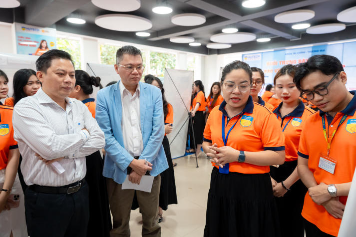 Triển lãm poster dự án doanh nghiệp - dấu mốc trưởng thành của sinh viên Khoa Tài chính - Thương mại HUTECH 97