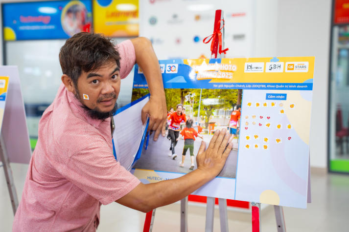 Chung kết HUTECH Photo Awards 2025: Không gian ảnh đặc biệt chào tuổi 30 rực rỡ của HUTECH 89