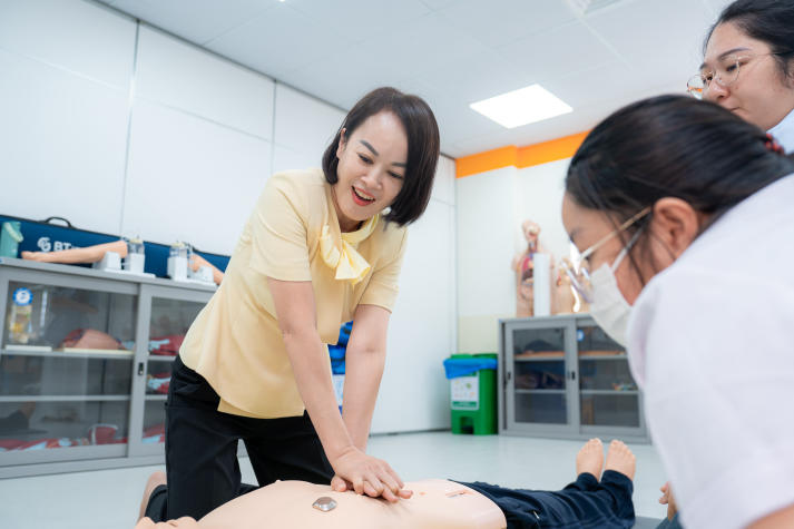 HUTECH nâng cao năng lực xử trí sự cố y tế cho đội ngũ CB-GV-NV 82